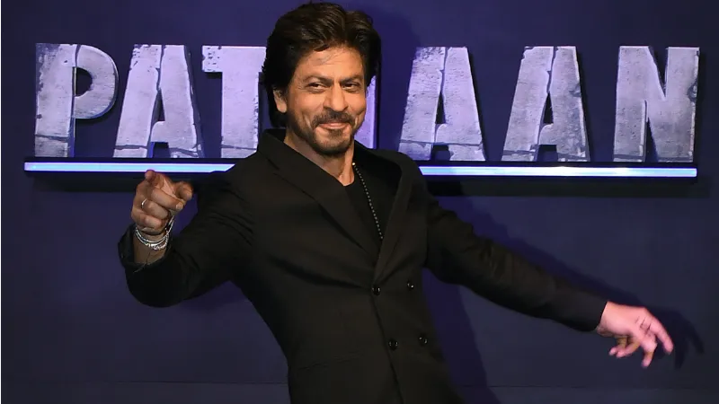 किंग खान के आगे टेलर स्विफ्ट और सेलेना गोमेज़ भी फेल, इस खास कल्ब में हुई शाहरुख की एंट्री