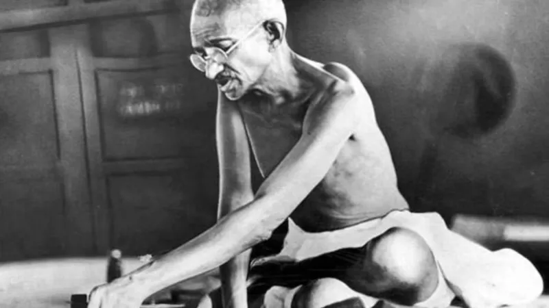 Gandhi Jayanti 2025: कौन था वो शख्स, जिसने 18 साल पहले ही कर दी थी गांधी जी की हत्या की भविष्यवाणी?
