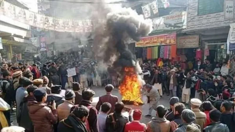 हुक्मरानों संभल जाओ, हम तुम्हारी मौत हैं... PoK में मुनीर की सेना के खिलाफ लगे नारेबाजी