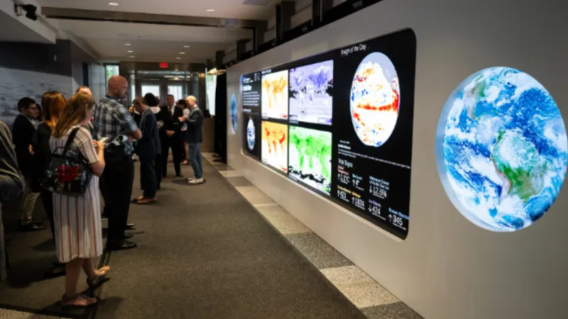 NASA Shuts Down: अंतरिक्ष में फंसे एस्ट्रोनॉट्स, बंद हुए रिसर्च लैब्स... जानें सबसे बड़ा स्पेस सेंटर पर क्यों लगा ताला
