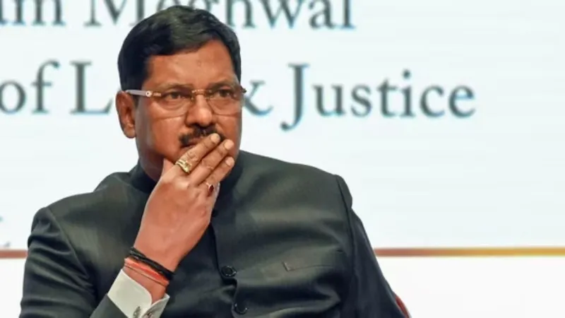 CJI गवई पर जूता फेंकने की कोशिश करने वाले वकील पर एक्शन, BCI ने प्रैक्टिस से किया सस्पेंड