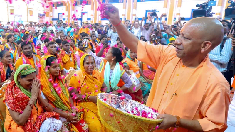 People in UP will get 20 thousand rupees CM Yogi