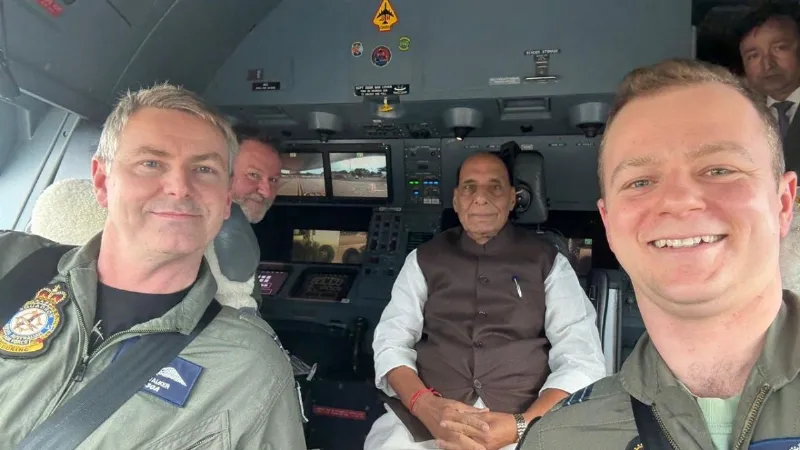 ऑस्ट्रेलिया के KC-30A ट्रांसपोर्ट एयरक्राफ्ट में बोले रक्षा मंत्री राजनाथ सिंह, हवा में हुई रीफ्यूलिंग
