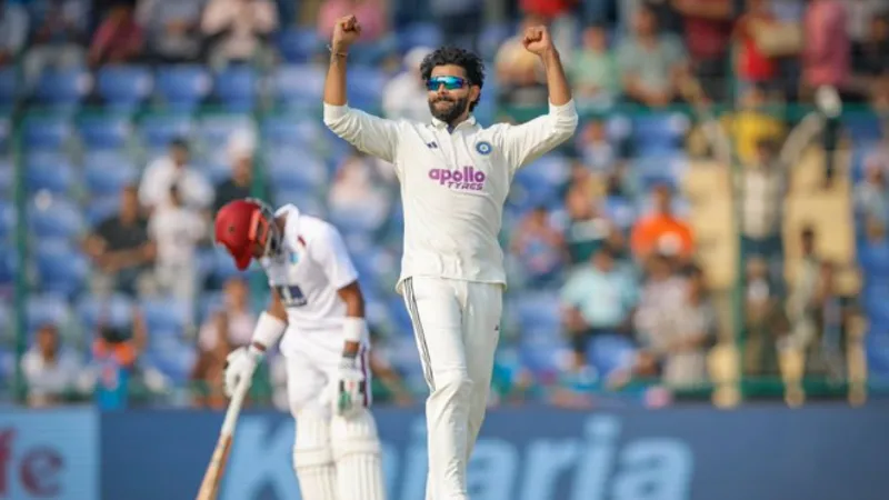 IND vs WI: बल्लेबाजी नहीं मिली, तो जडेजा ने गेंद से मचाई तबाही; पहली पारी में ही वेस्टइंडीज टीम की टूटी कमर