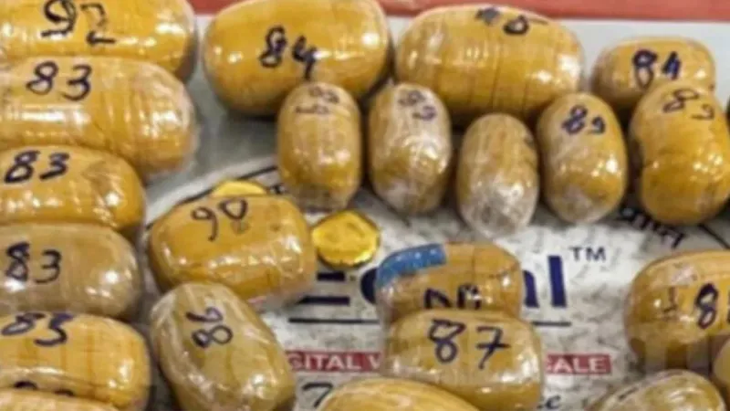 पेट में छुपाकर ला रहे थे 10KG सोना, मुंबई एयरपोर्ट पर DRI ने दबोचा, अंतरराष्ट्रीय तस्करी की खुली पोल