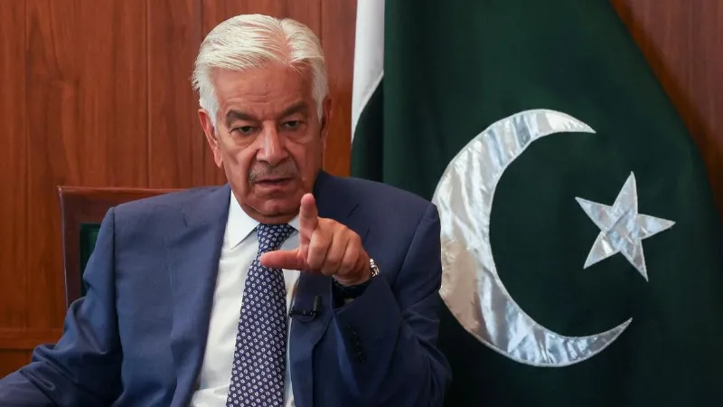 Khawaja Asif threatens Taliban both armies on alert