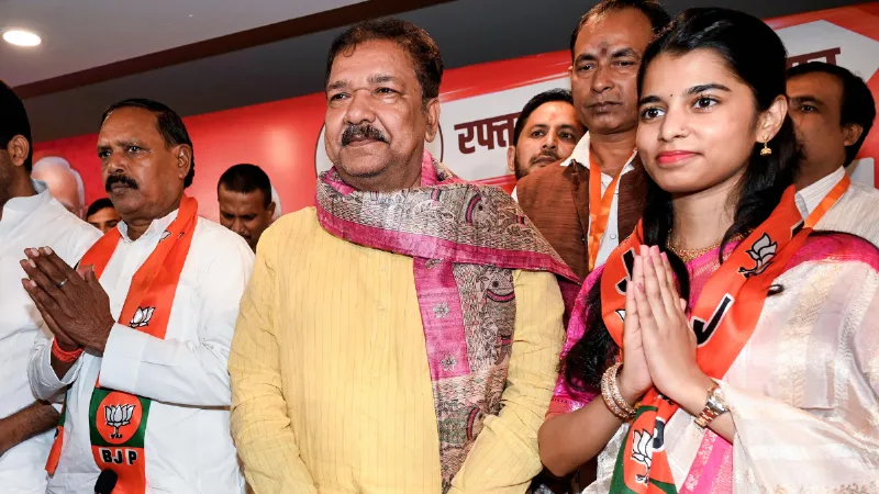 Bihar:  BJP ने  उम्मीदवारों की दूसरी लिस्ट की जारी, मैथिली ठाकुर और पूर्व आईपीएस आनंद मिश्रा इस सीट से लड़ेंगे चुनाव