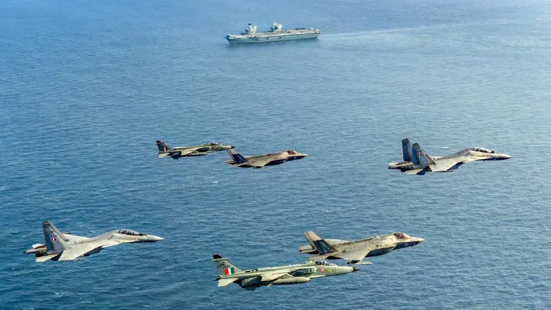 साथ आए F-35B और SU-30MKI फाइटर जेट, हिंद महासागर में किया युद्धाभ्यास, चीन-पाकिस्तान में डर का माहौल