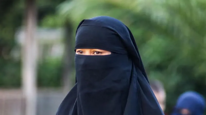 इस देश में बुर्का पहनने पर देना पड़ेगा लगभग 4 लाख का जुर्माना, संसद ने बैन लगाने वाला विधेयक को दी मंजूरी