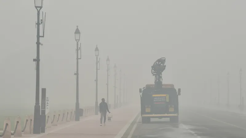 दीपावली से पहले दिल्ली-NCR की हवा फिर हुई ज़हरीली, GRAP-2 लागू; जानें क्या  हैं नई पाबंदियां