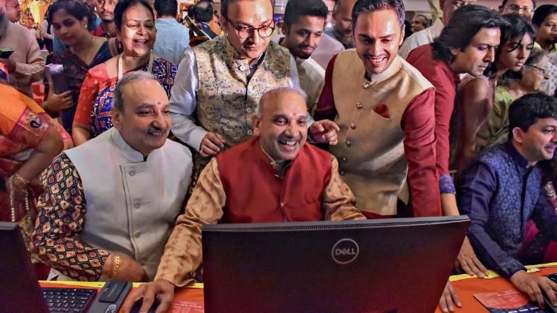 फेस्टिव सीजन के दौरान शेयर बाजार में दिखा जबरदस्त असर, निवेशकों की दौलत में 10 लाख करोड़ का इजाफा