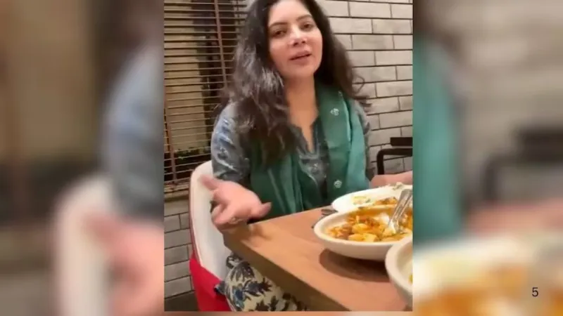 ताज होटल में कुर्सी पर पालथी मारकर बैठी  महिला, मैनेजर ने कहा-आपसे दिक्कत...VIDEO वायरल