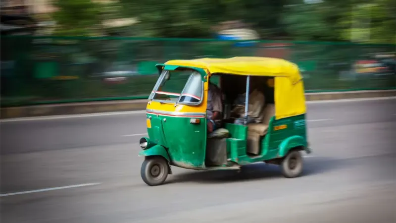 Bikaner Auto Driver Fined for Not Wearing Helmet Traffic Police Mistake Goes Viral