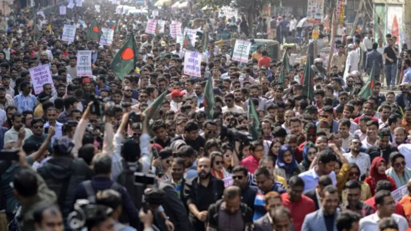 बांग्लादेश में हिंदुओं को निशाना बना रहे कट्टरपंथी, इस्कॉन मंदिर पर प्रतिबंध लगाने की कर रहे मांग