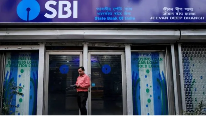 ध्यान दें... 1 नवंबर से बदल जाएंगे SBI कार्ड के नियम! एजुकेशन पेमेंट और वॉलेट लोड पर बढ़ेगा चार्ज