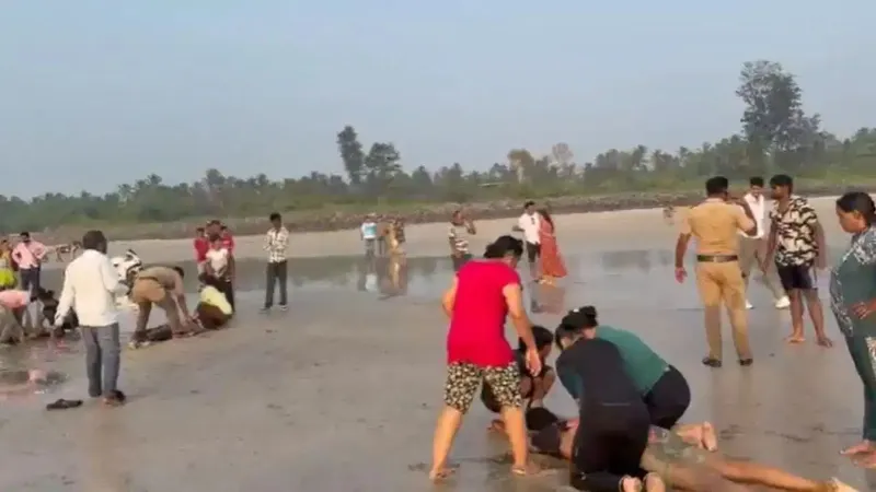 घूमने निकले थे 42 छात्र, समुद्र में उतरते ही 8 की दर्दनाक मौत... महाराष्ट्र के दिवेआगर बीच पर बड़ा हादसा
