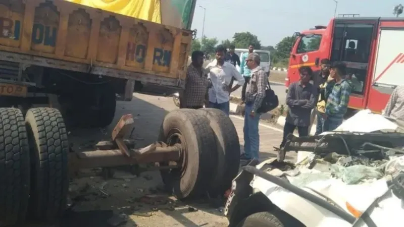 गुजरात के भावनगर में दर्दनाक हादसा, ट्रेलर में घुसी तेज रफ्तार बोलेरो कार; 7 लोगों की मौत