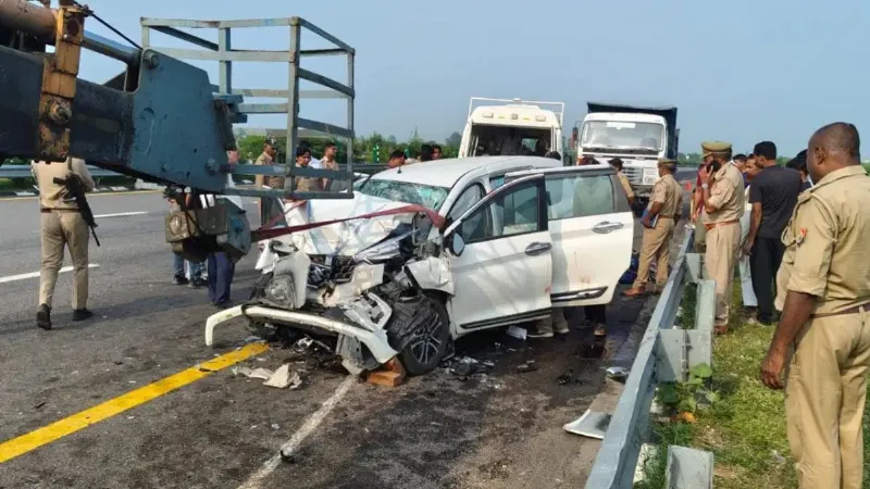sultanpur-expressway-accident-tennis-players-car-truck-collision