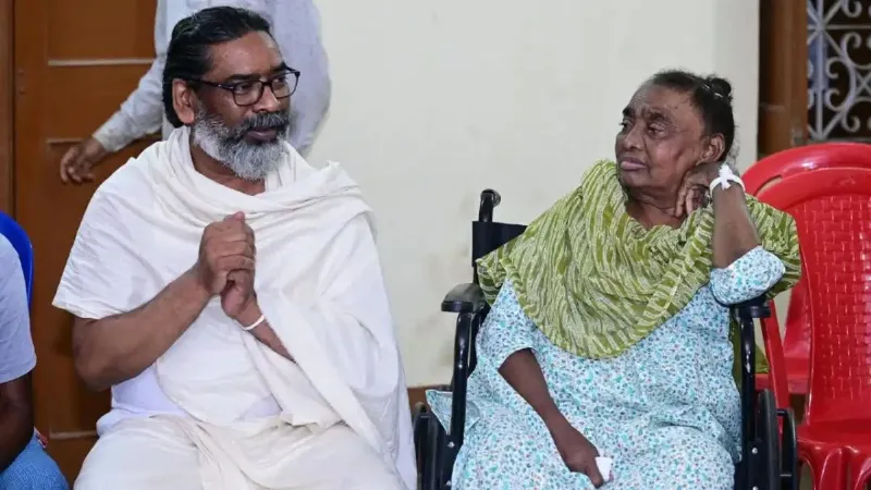 झारखंड CM हेमंत सोरेन की मां का निधन, अस्पताल में ली अंतिम सांस, लंबे समय से थीं बीमार झारखंड CM हेमंत सोरेन की मां का निधन, अस्पताल में ली अंतिम सांस, लंबे समय से थीं बीमार