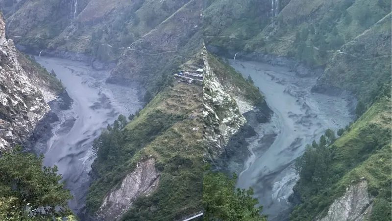 nepal-budhi-gandaki-river-flood-three-bridges-homes-damaged