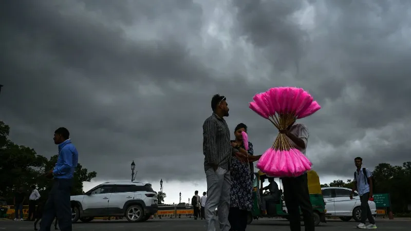 Weather Update: दिल्ली-NCR में फिर बदलेगा मौसम, यूपी-बिहार समेत कई राज्यों में आंधी-बारिश की चेतावनी