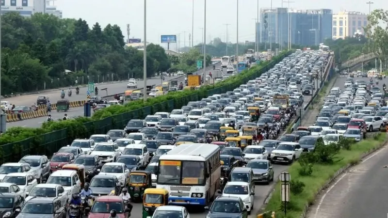 Delhi GRAP Rules: 1 नवंबर से दिल्ली में इन गाड़ियों की एंट्री पर रोक, घर से निकलने से पहले जान लें नए नियम