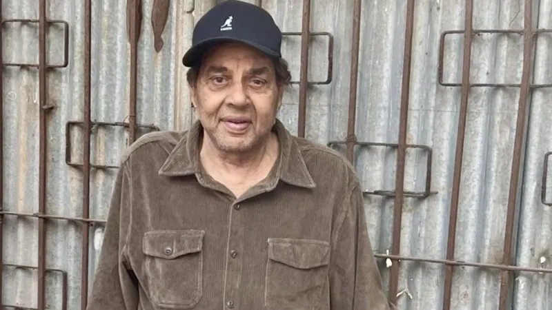 Dharmendra admitted in hospital at 89 year old