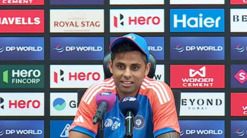 'ट्रॉफी को छूने का एहसास अच्छा है', जब मोहसिन ट्रॉफी देने को नहीं हो रहे तैयार; सूर्या कुमार यादव ने कसा तंज