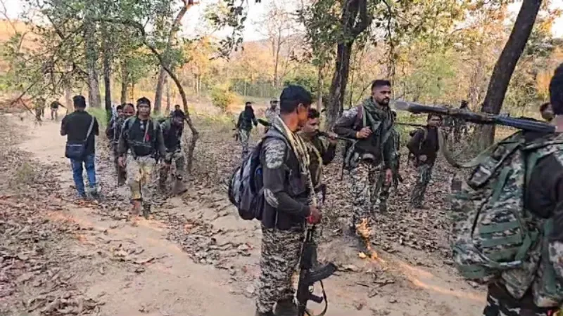 छत्तीसगढ़: बीजापुर में माओवादियों के खिलाफ बड़ी कार्रवाई, 6 नक्सली ढेर, हथियारों का बड़ा जखीरा बरामद