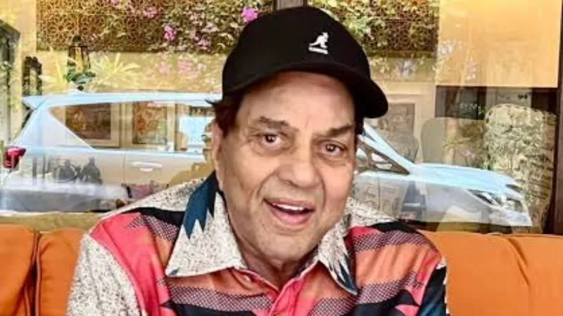 Dharmendra Got Discharged from hospital after getting admitted due to breathing problem