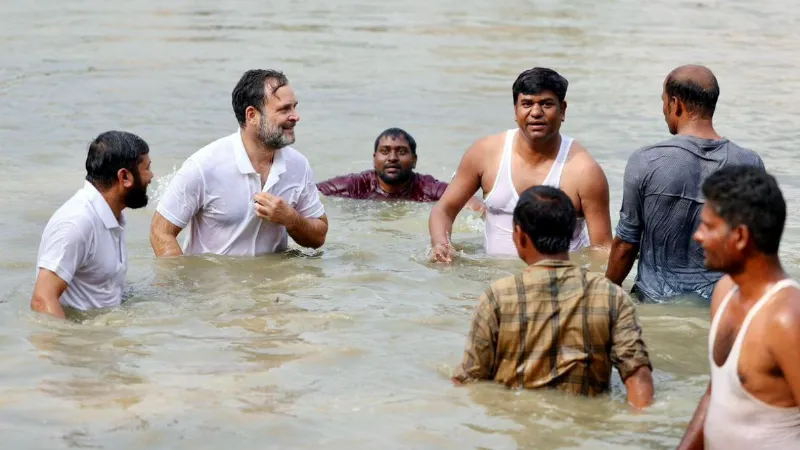 जहां मुकेश सहनी के साथ पोखर में कूदे थे राहुल गांधी, वहां जनता ने कांग्रेस के साथ कर दिया खेल
