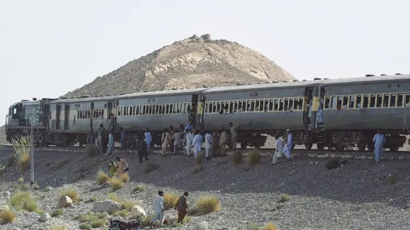 पाकिस्तान में जाफर एक्सप्रेस पर फिर हमला, IED ब्लास्ट कर ट्रेन को पटरी से उतारा, किसने ली जिम्मेदारी?
