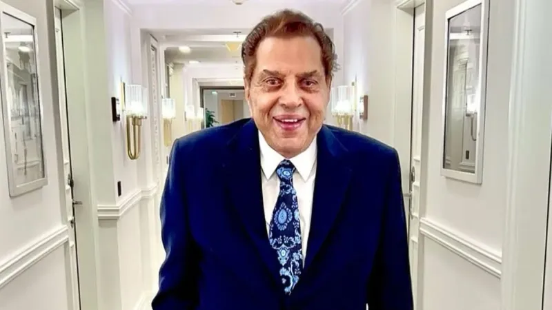 घर पर जारी है इलाज... फैंस ने दी हिम्मत, जानें कैसी है अब धर्मेंद्र की तबियत?