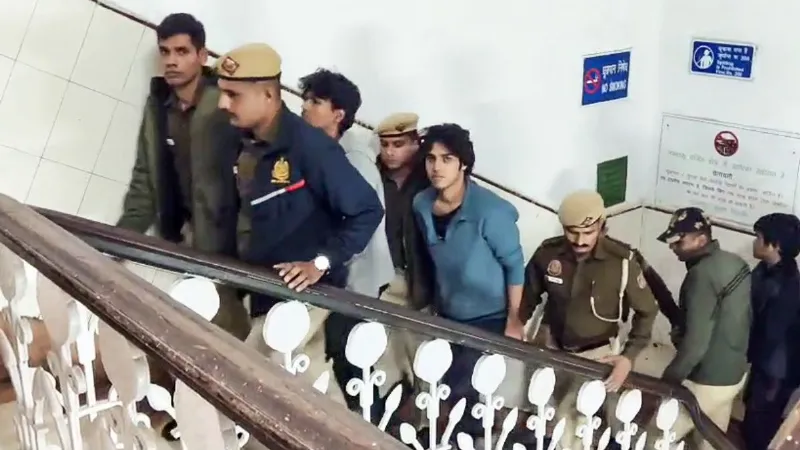 इंडिया गेट पर प्रदर्शन करने वालों को कोर्ट ने न्यायिक हिरासत में भेजा, नक्सलियों के समर्थन में की थी नारेबाजी
