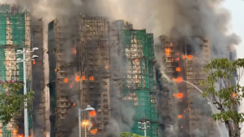 हांगकांग में आग का तांडव; धूं-धूं कर जलीं हाईराइज इमारतें, 13 की मौत, सैकड़ों लोग हुए बेघर