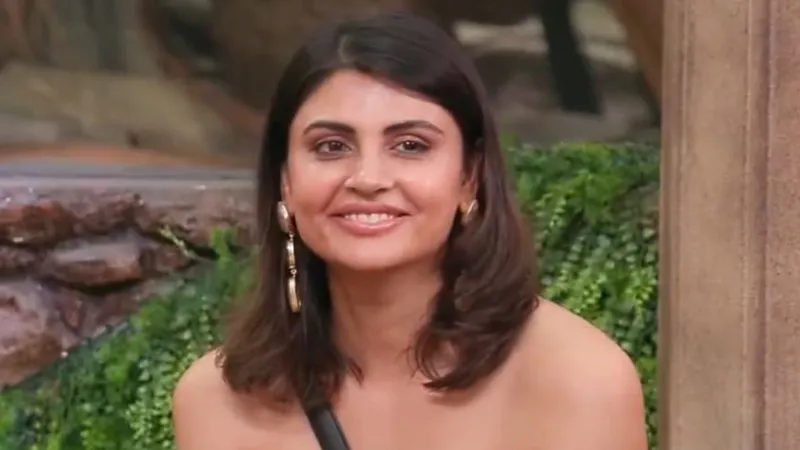 'लौंडागिरी दिखा रही है...', और फरहाना भट्ट को मालती चाहर ने खींचकर मारी लात; देखें VIDEO