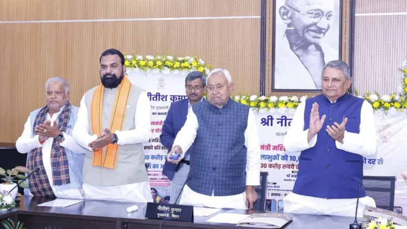 Bihar cm nitish kumar grants ₹10,000 each to 10 lakh women under the Mahila Rojgar Yojana