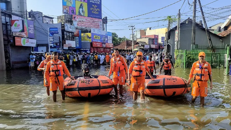 दितवाह ने श्रीलंका में मचाई भीषण तबाही, 1 लाख से अधिक लोग हुए बेघर; मदद के लिए आगे आया भारत
