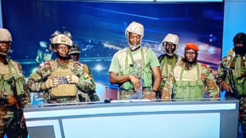 अब इस देश में हुआ तख्तापलट... सेना ने टीवी पर आकर राष्ट्रपति को हटाने की घोषणा, जानें पूरा मामला