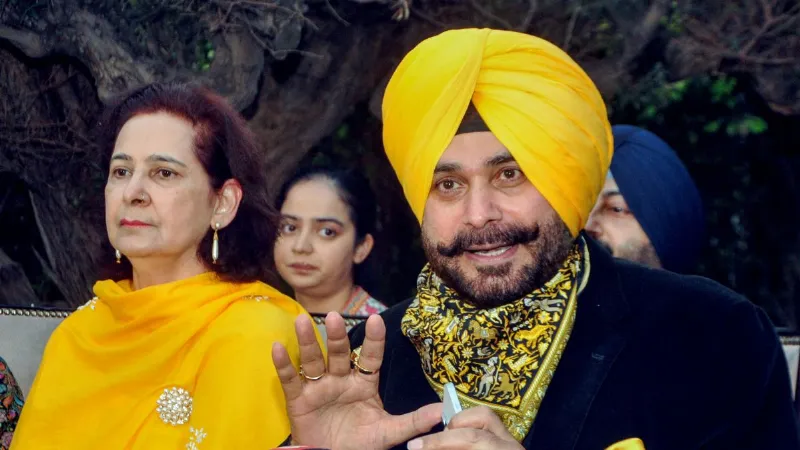 पंजाब कांग्रेस ने नवजोत सिंह सिद्धू की पत्नी नवजोत कौर को पार्टी से किया निलंबित, जानें क्या है वजह