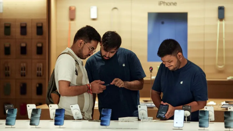 नोएडा में खुला गया Apple का पहला स्टोर, कितना है एक महीने का किराया? रकम जान रह जाएंगे हैरान
