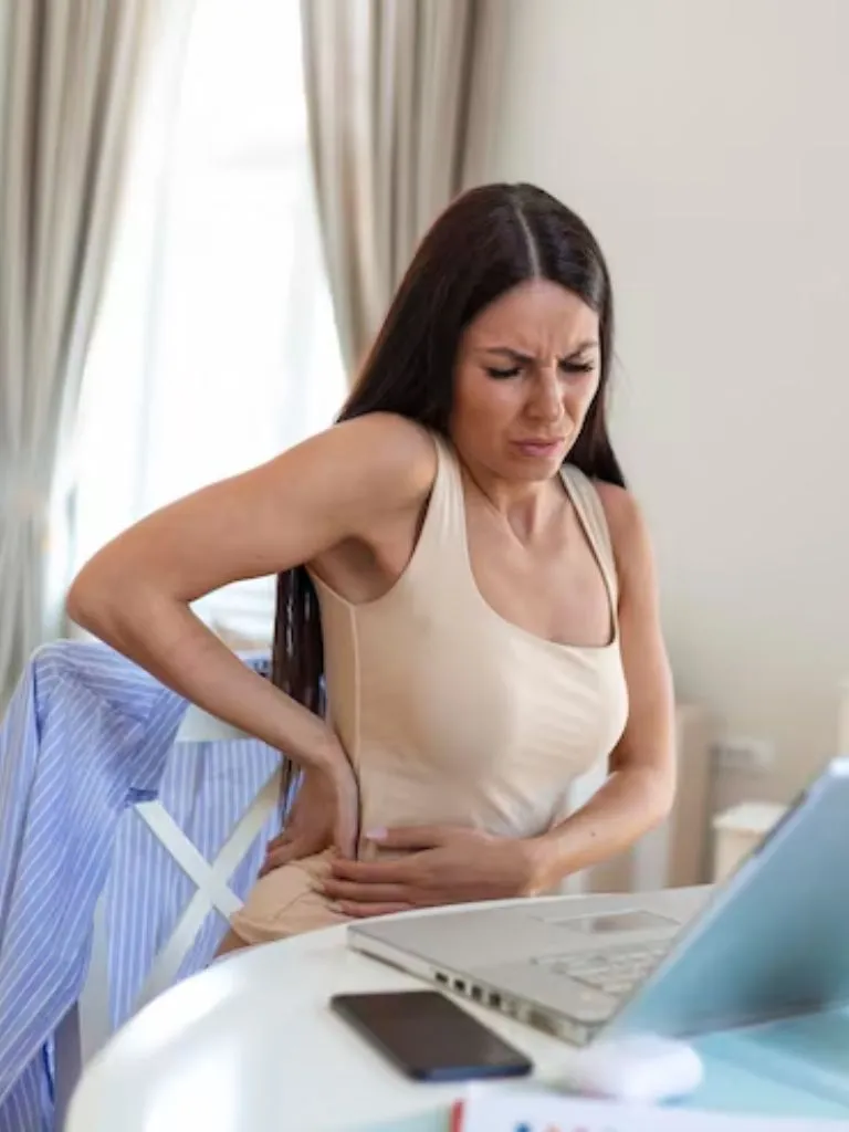 सर्दियां आते ही उठने-बैठने में हो रही दिक्कत? इन टिप्स से अकड़न और दर्द को करें छूमंतर