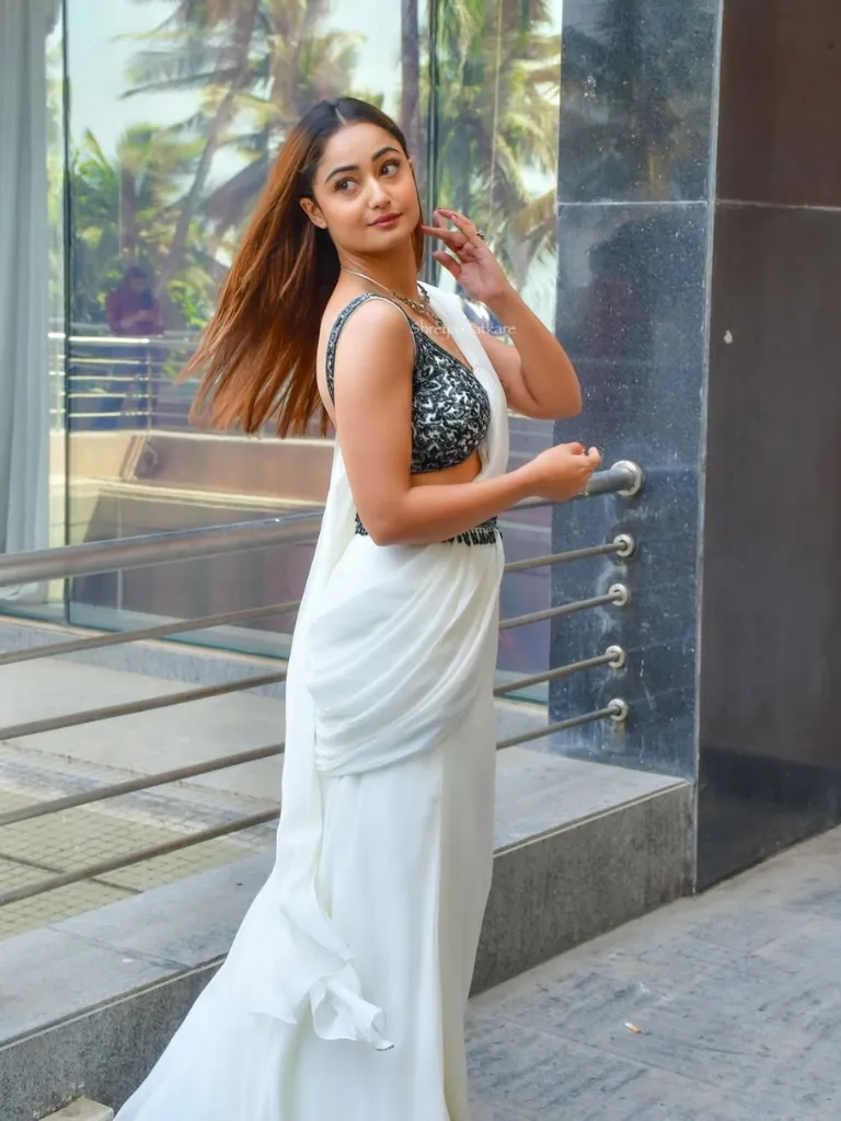 कपिल की इस हिरोइन ने किसे कहा- मैं मुक्का मारूं या KISS करूं...