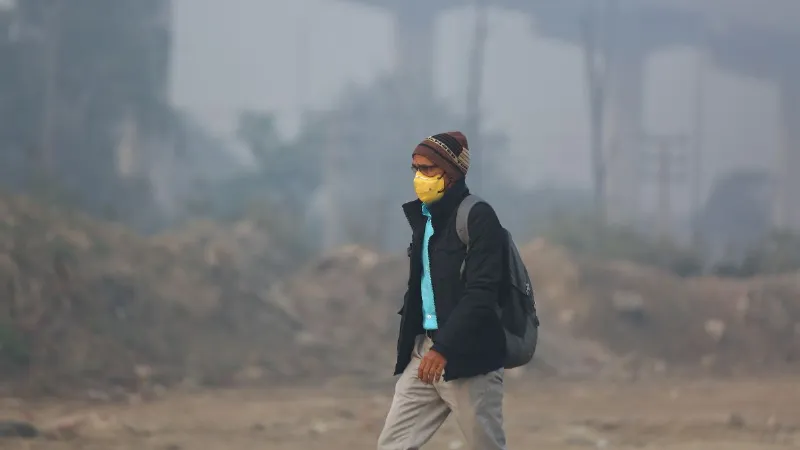 Weather Today: दिल्ली-NCR में घने कोहरे का कहर, बिहार में कड़ाके की सर्दी, कैसा रहेगा आज का मौसम?