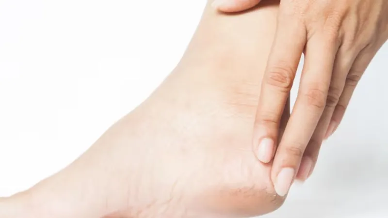 lifestyle troubled problem of cracked heels in winter Adopt these methods today itself