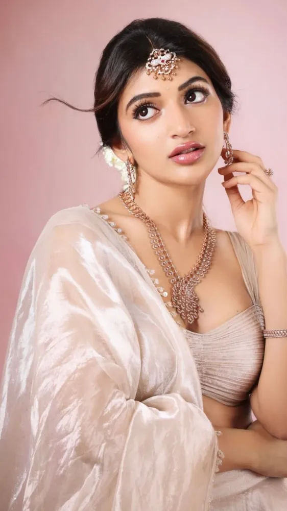 Viral बाथरूम सेल्फी पर एक्ट्रेस श्रीलीला ने तोड़ी चुप्पी