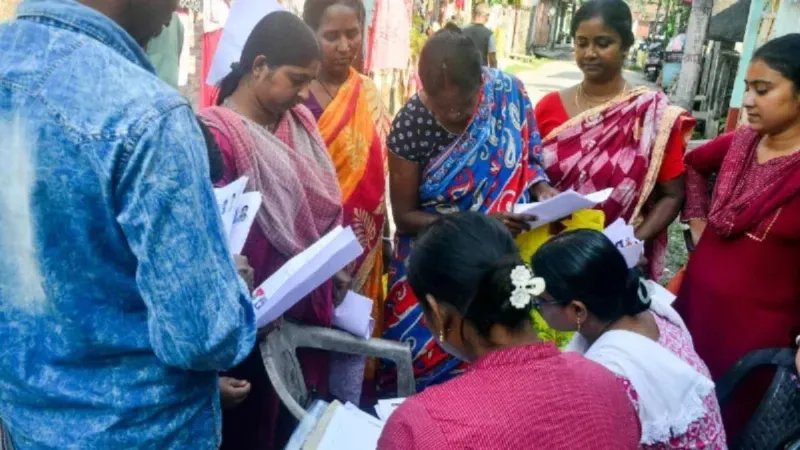 चुनाव आयोग ने जारी की तमिलनाडु और गुजरात की ड्राफ्ट वोटर लिस्ट, जानें कितने मतदाताओं के हटाए गए नाम