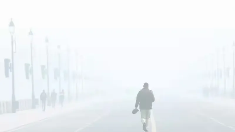 Weather Update Delhi aqi today know 560 degre fog and smog