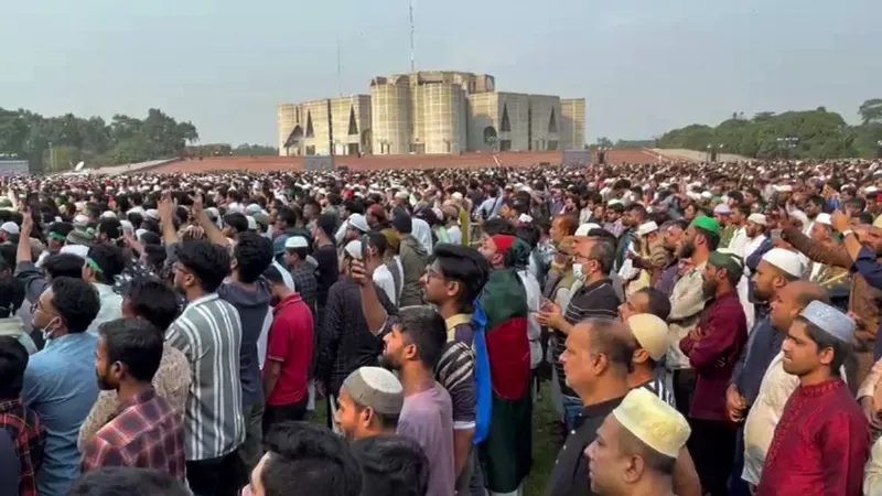 उस्मान हादी के समर्थकों का यूनुस सरकार को 24 घंटे का अल्टीमेटम, बांग्लादेश में कुछ बड़ा होने वाला है?