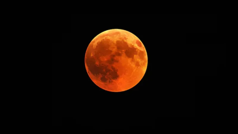 2026 में होली पर लगने वाला है चंद्र ग्रहण, 100 सालों बाद बन रहा ऐसा संयोग; इन लोगों को बरतनी होगी खास सावधानी